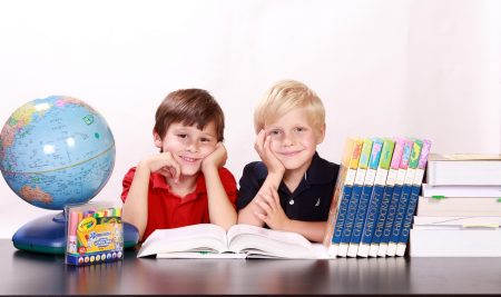 Studium k rozšíření odborné kvalifikace zaměřené na speciálněpedagogickou, výchovnou a vzdělávací činnost ve školách a třídách zřízených pro děti, žáky a studenty se speciálními vzdělávacími potřebami (kombinovaná forma)